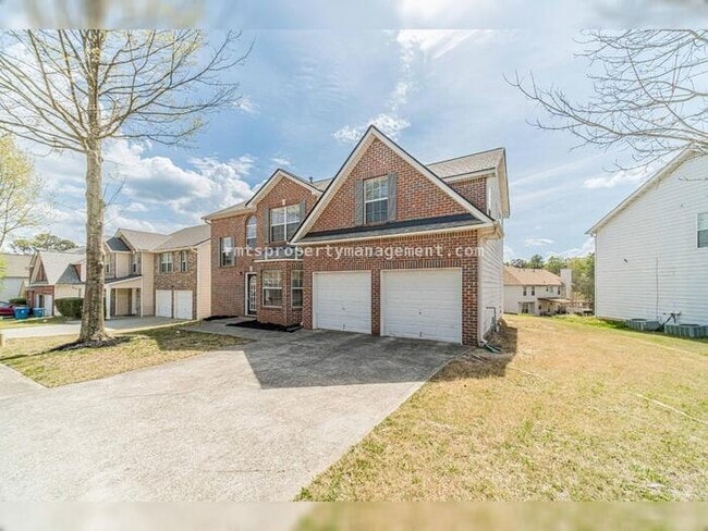 Building Photo - Spacious 4 bedroom 2.5 bath