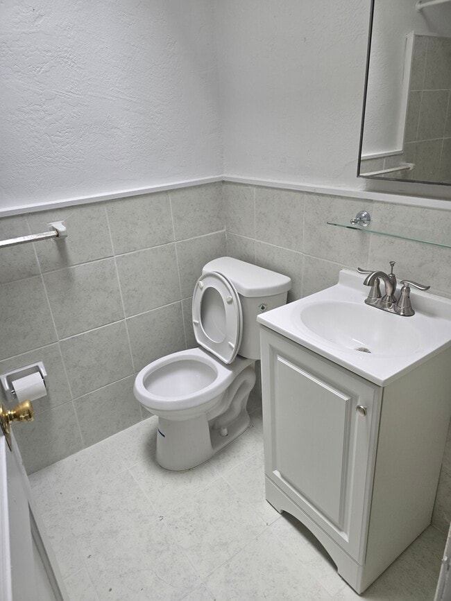 Photo - 386 E Upsal St Unit 386 upsal street