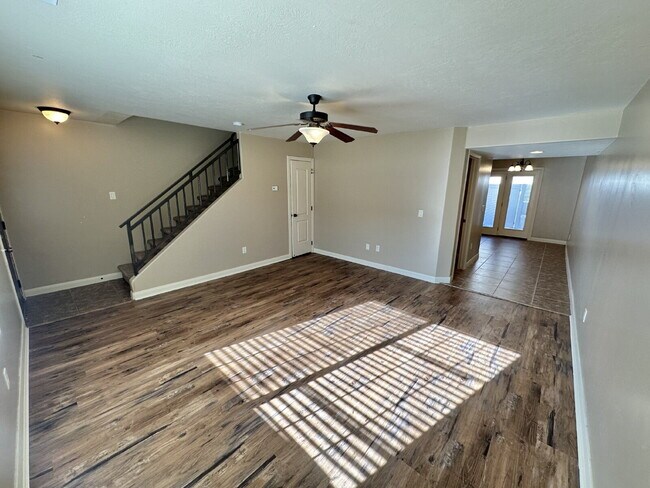 "Charming 3-Bed Townhouse in Cedar City – Spacious 1365 Sq Ft with 2.5 Baths!"