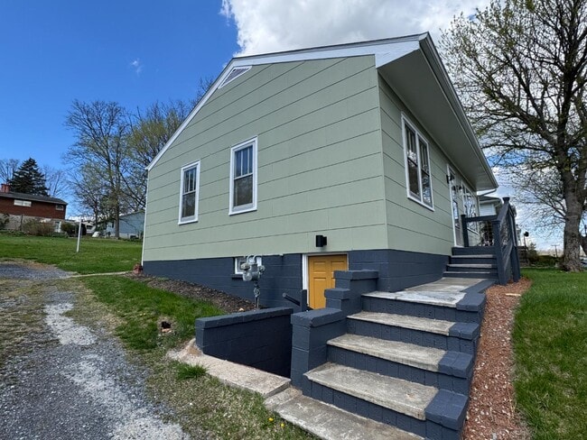 Photo - 404 Grubert Ave