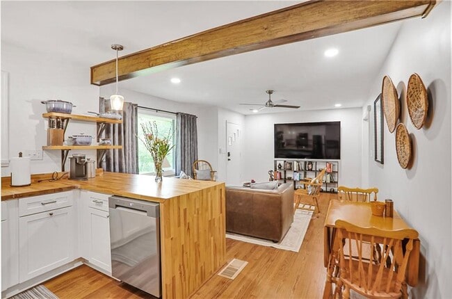 Photo - 1397 Skyhaven Rd SE