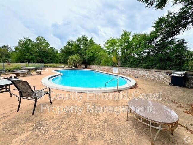 Building Photo - 105 Country Club Dr Rental