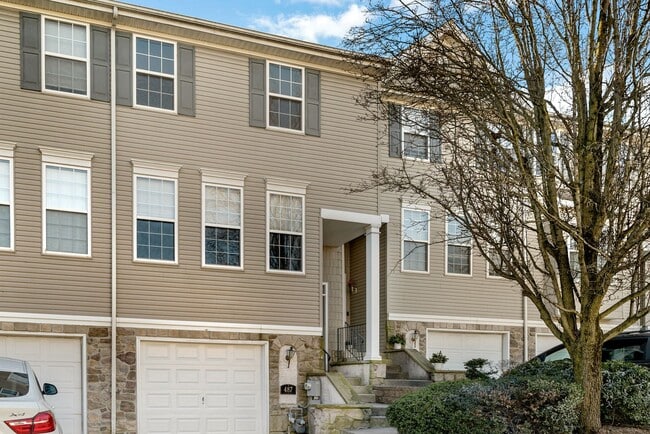 Photo - 487 Fort Hill Cir
