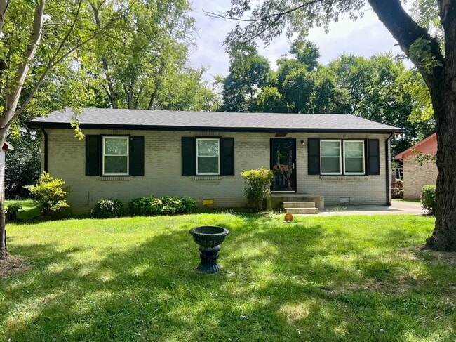 Building Photo - 3 Bed 1 Bath Ranch Style Home in Murfreesb...