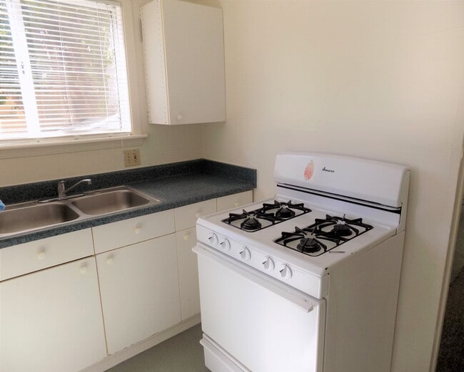 Photo - 735-745 Grand Ave Unit 735