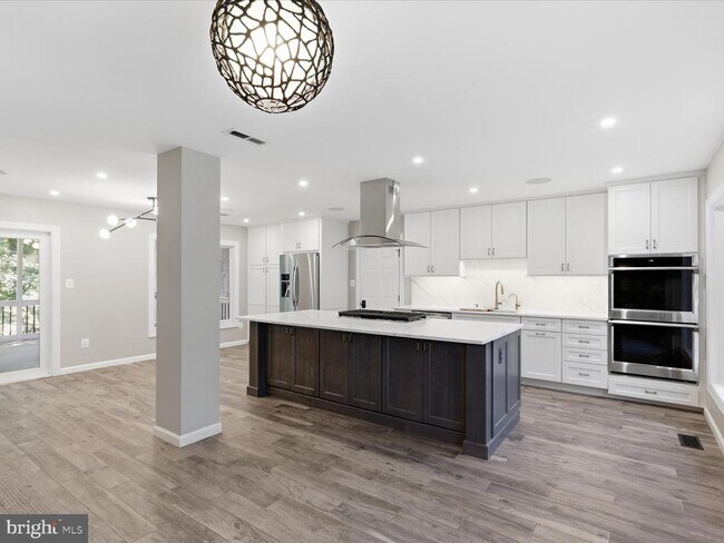 11108 Lochinver Ln