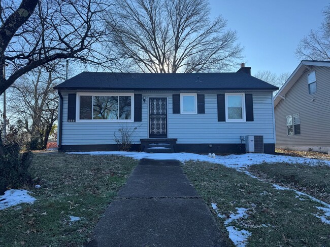 2 Bedroom House With Carport - 2 Bedroom House With Carport