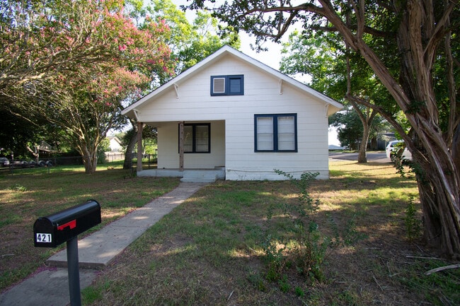 Building Photo - 421 W Fisher St Rental