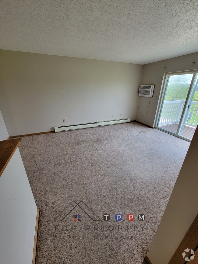 Building Photo - *FALL MOVE-IN SPECIAL* 
2 Bedroom | 1 Bath... Unit 34 Rental