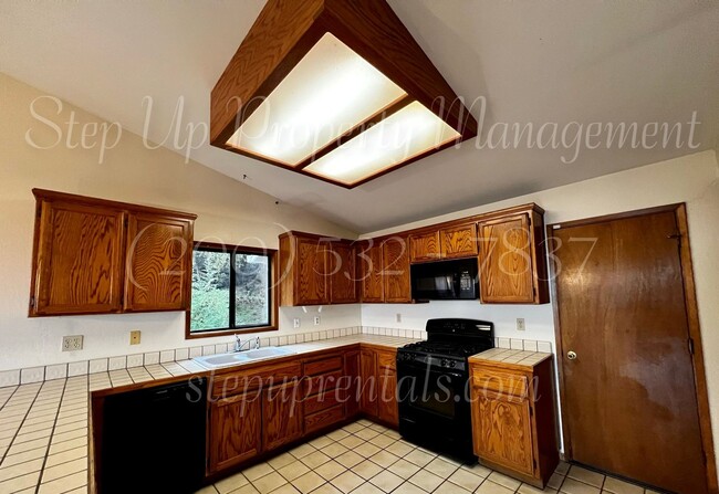 Photo - Spacious 3 Bedroom, 2.5 Bath Home in Myers Hill!