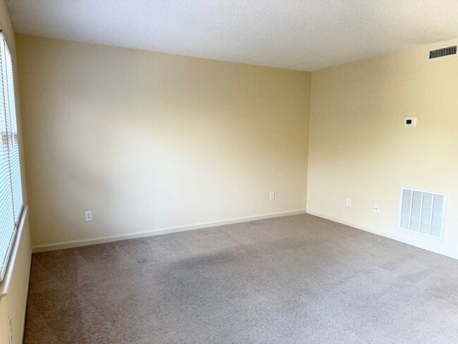 Photo - Private 2BD/1.5BA Townhouse in Prime NW Hi...