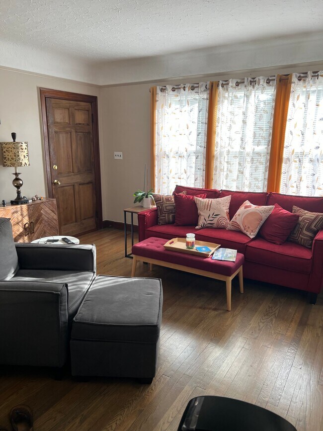 5572 3 Mile Dr Unit 1
