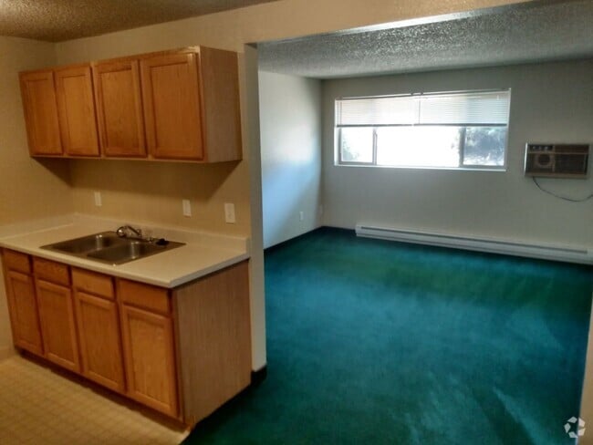 Building Photo - 1 bedroom 1 bathroom bottom floor downstai... Rental