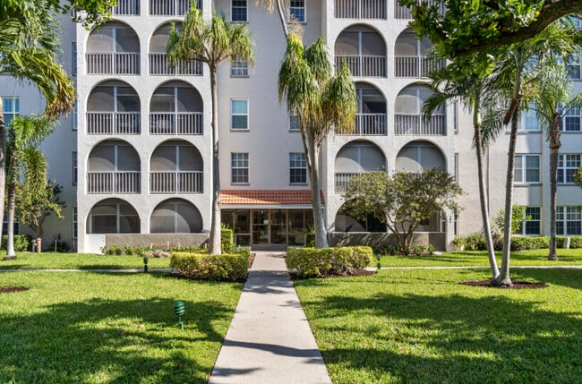 Building Photo - 250 NE 20th St Unit 108N