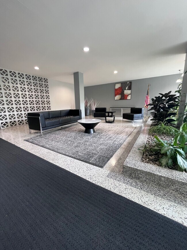 350 Richmond Ter Unit 2H