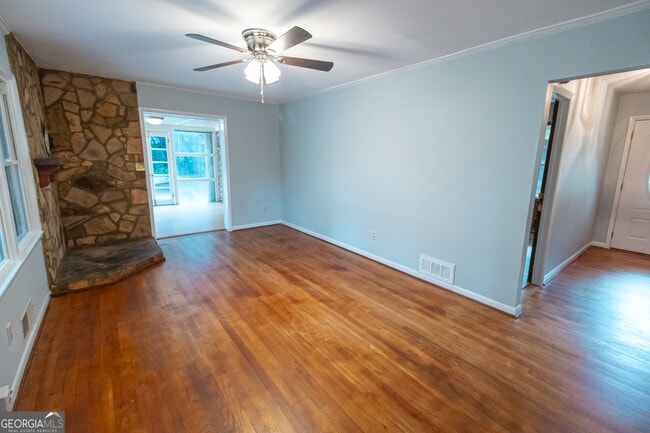 Photo - 1005 College Station Rd