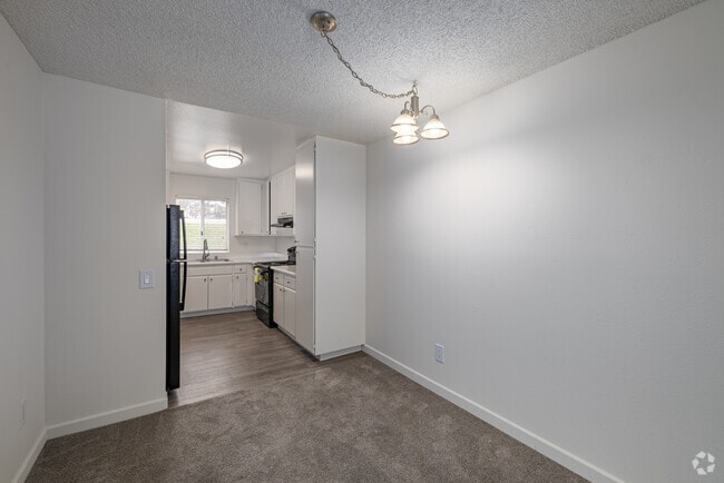 2BR, 1.5BA - 970SF - Dining Room