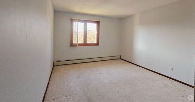 Building Photo - 4350 Trenton Ln N Unit 1 Rental