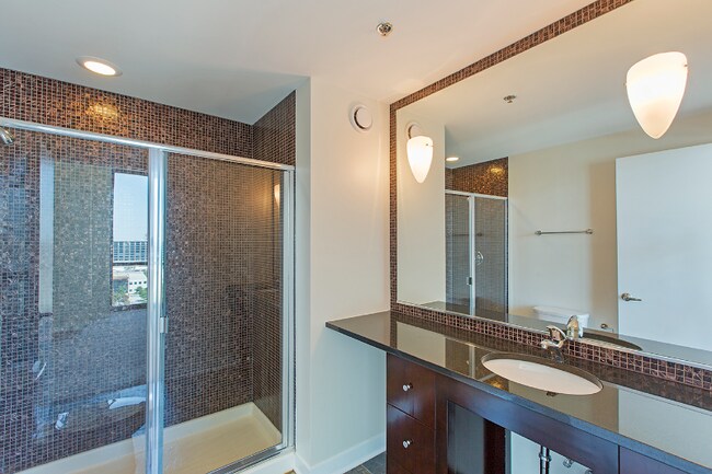 Photo - 698 W Wayman St