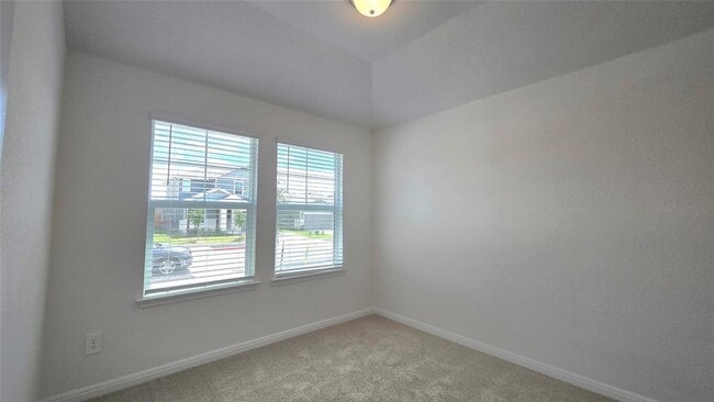 Photo - 122 Holmby Dr