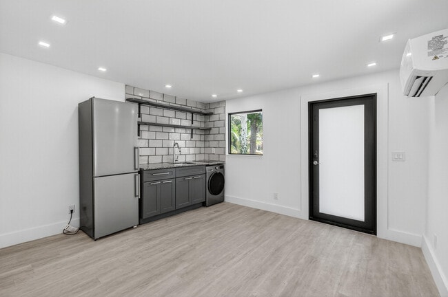 Photo - 515 NW 1st St