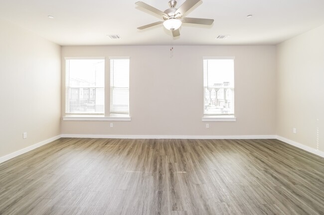 Photo - 309 N Centro Cir