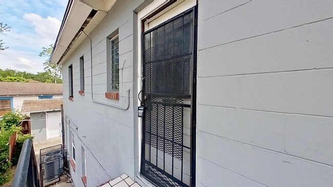 Photo - 1235 W 5th St