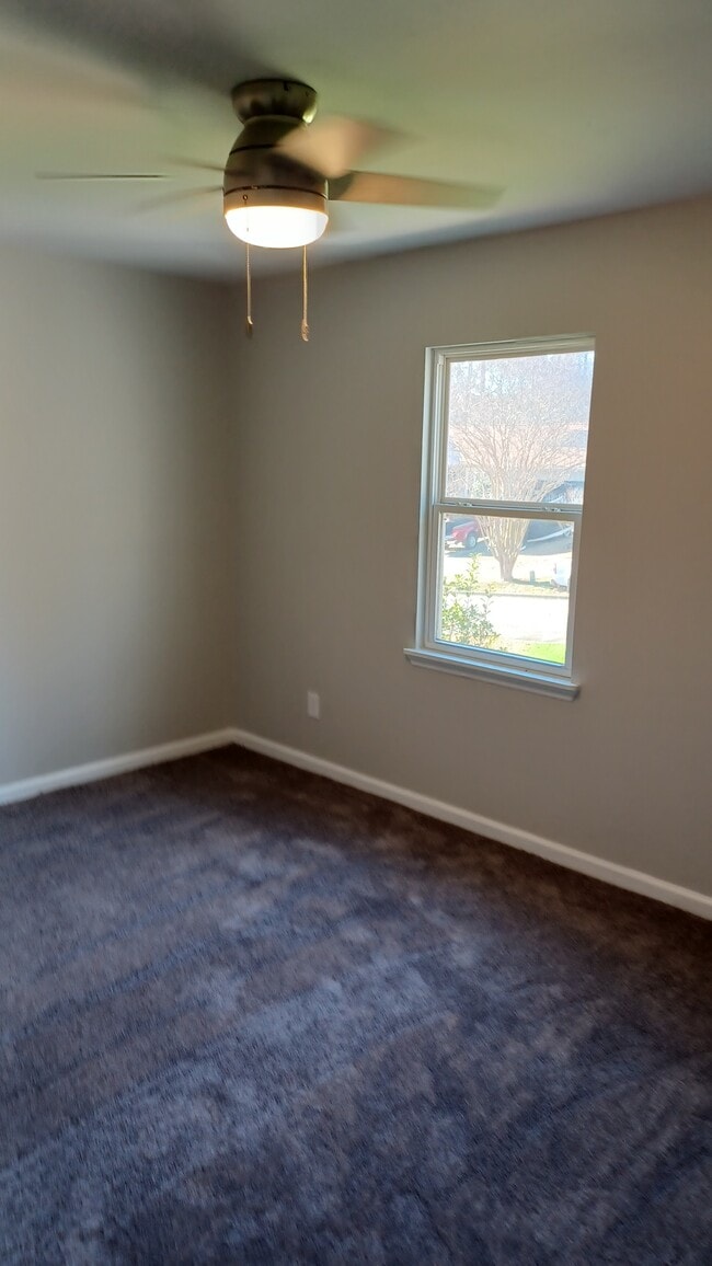 Photo - 521 Fairfield Way