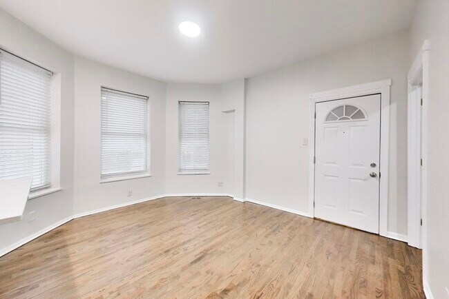 Photo - 2135 W Division St Unit 2R