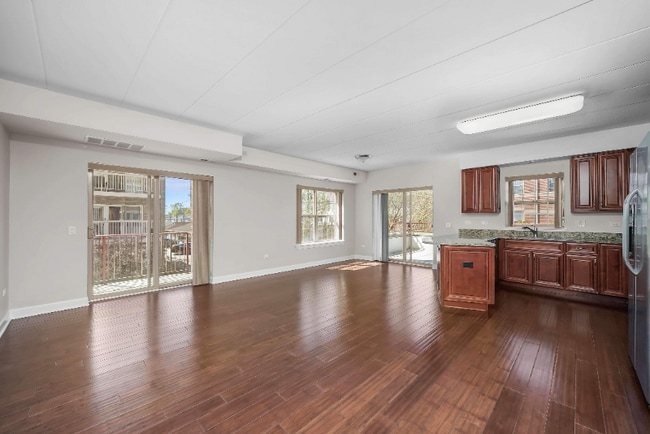 Photo - 6636 W 65th St Unidad 2