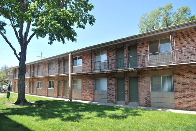 Exterior - Wildcat Inn - 1854-1858 Claflin Apartments