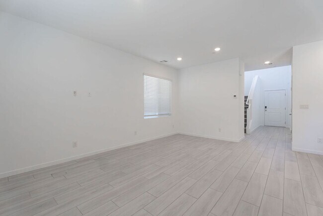 621 Camilla Crk St