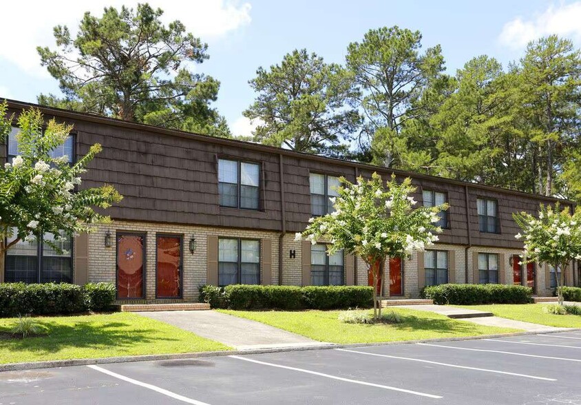 Find your ideal home at Arbor Terrace, where modern living meets comfort. Enjoy spacious layouts, beautifully landscaped grounds, and convenient parking. Ready to elevate your lifestyle? Explore your new home today!