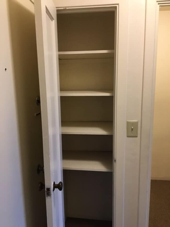 Photo - Eugene Manor Apartments