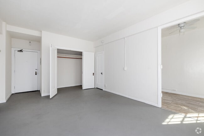 Studio - 500SF - Living Room