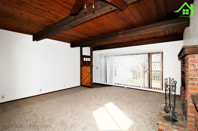 Photo - 3194 Veda St