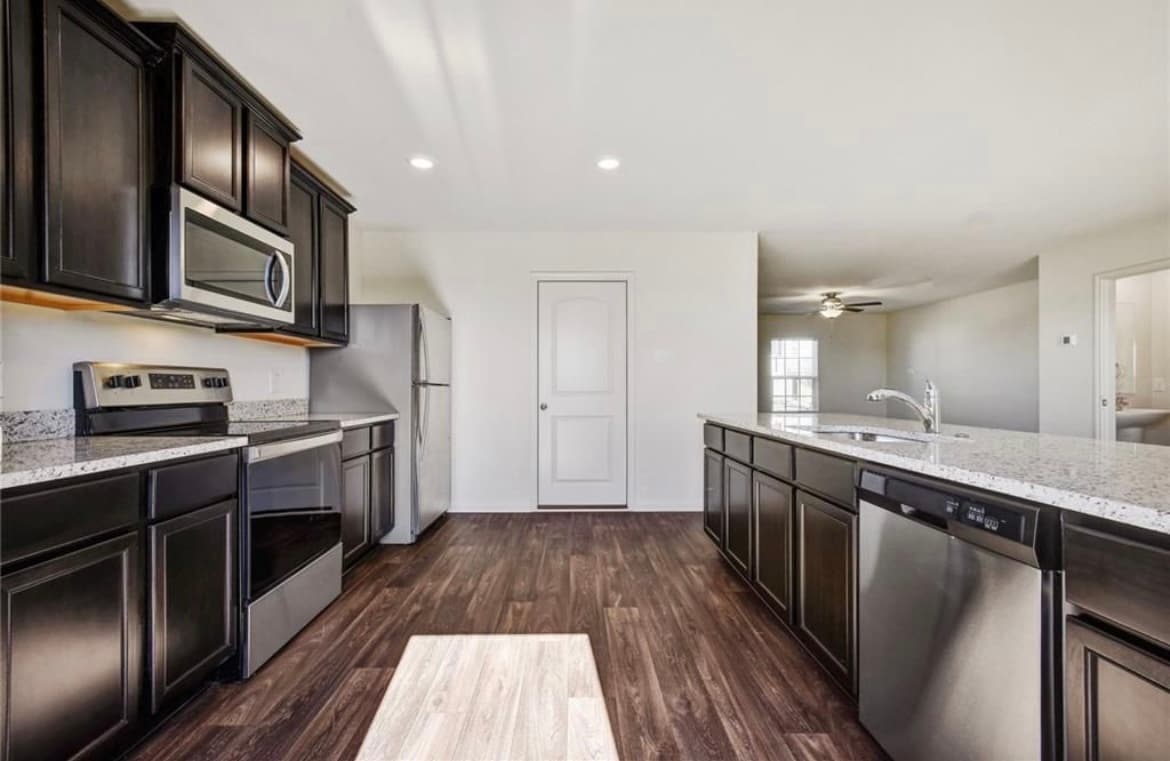 Photo - 313 Riverdale Cove