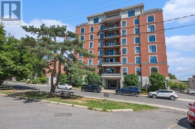 Photo - 327 Breezehill Ave S Unit 205