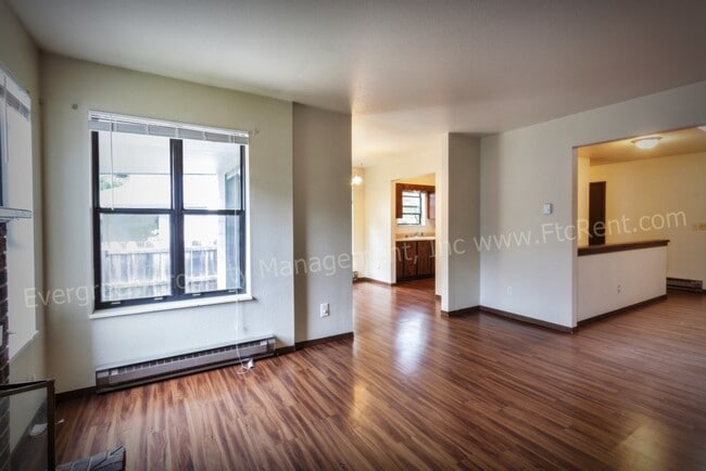 Photo - 904-906 Camelot Ct. Unit 906