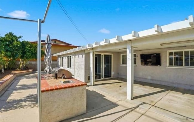 Photo - 10380 Hole Ave