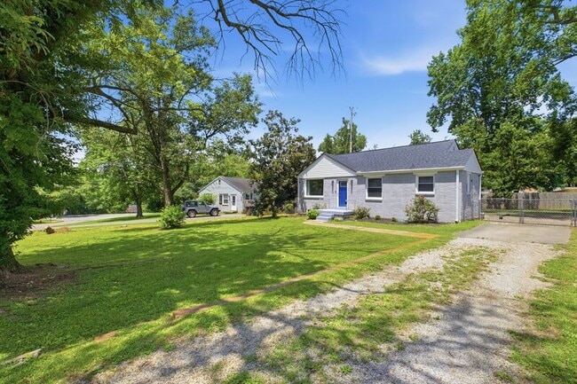 Photo - 240 Ridgeway Dr