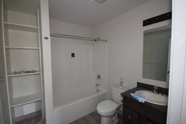 718 Edgewood Pl Unit 102