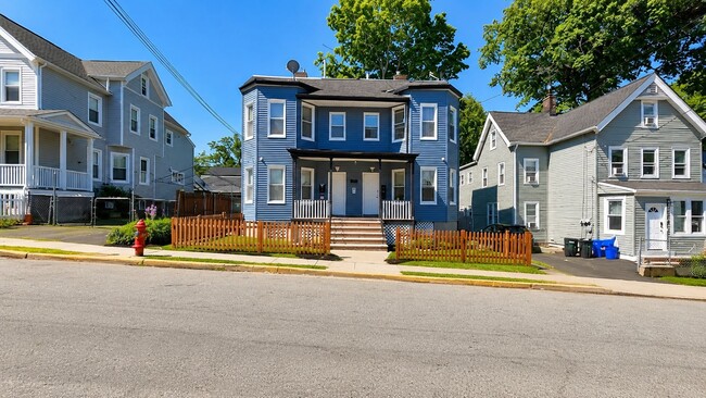 Building Photo - 484 Lincoln Pl Unit 2R