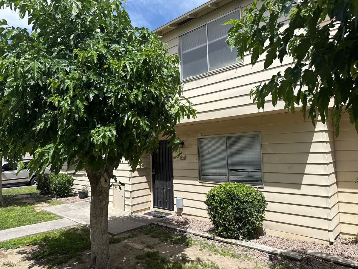 Two-Story Townhouse with Detached Garage - Two-Story Townhouse with Detached Garage
