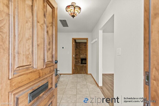 Photo - 4 br, 2.5 bath House - 1349 Thunderbird Av...