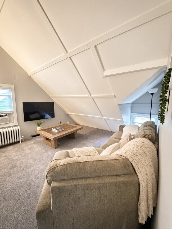 828 Plainfield Ave Unidad B