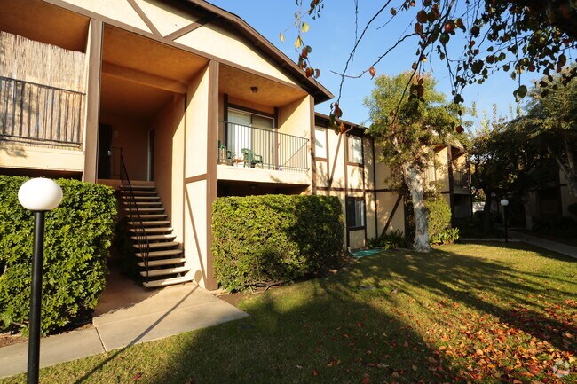 Photo - Del Mar Court Apartments