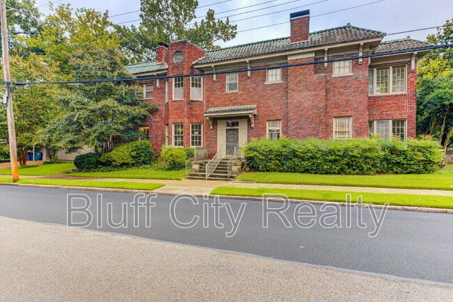 Building Photo - 654 Anderson St