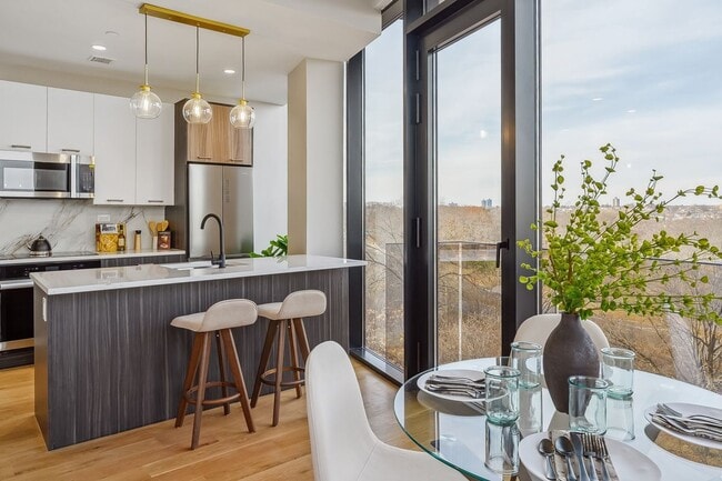 Photo - 1890 Pelham Pky