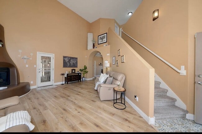 1012 Casa Maria Rd NE